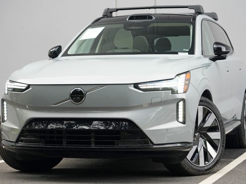 Used 2025 Volvo EX90 Ultra AWD/4WD image 3