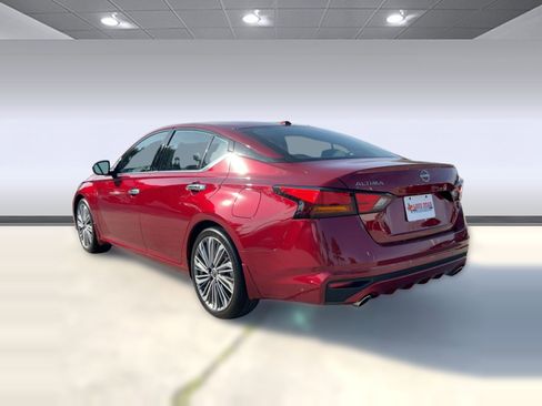 Used 2025 Nissan Altima 2.5 SL image 3