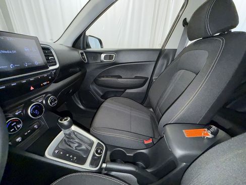 Used 2025 Hyundai Venue SEL FWD image 5