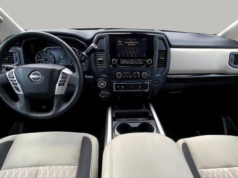 Used 2024 Nissan Titan SV w/ SV Convenience Package image 10