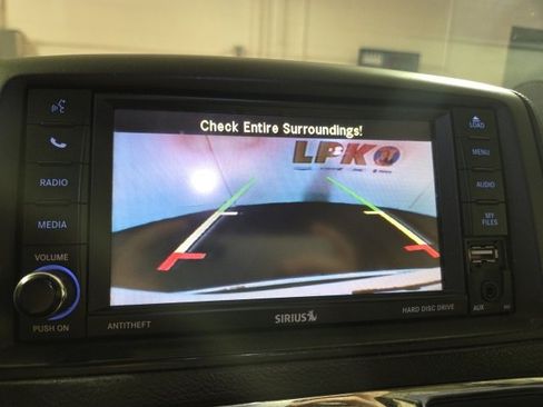 Used 2015 Chrysler Town & Country Touring image 61