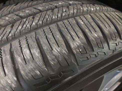 Used 2018 Chrysler Pacifica Limited w/ Tire & Wheel Group FWD image 35