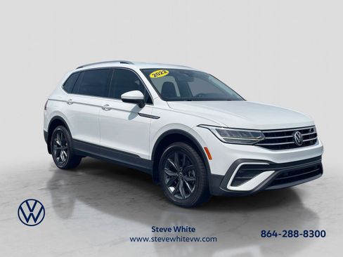 Used 2022 Volkswagen Tiguan SE AWD/4WD image 1