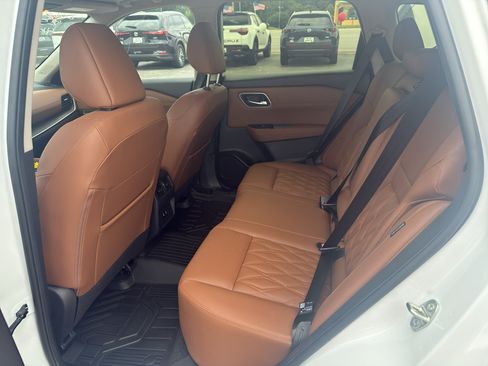 Used 2025 Nissan Rogue Platinum FWD image 23
