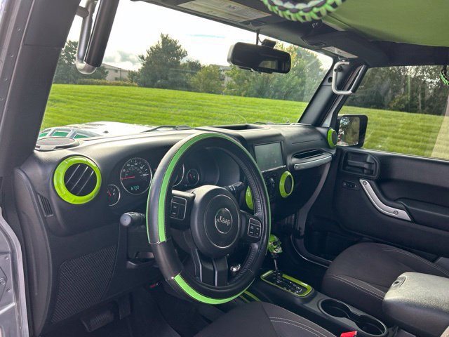 Used 2017 Jeep Wrangler Unlimited Sahara AWD/4WD image 5