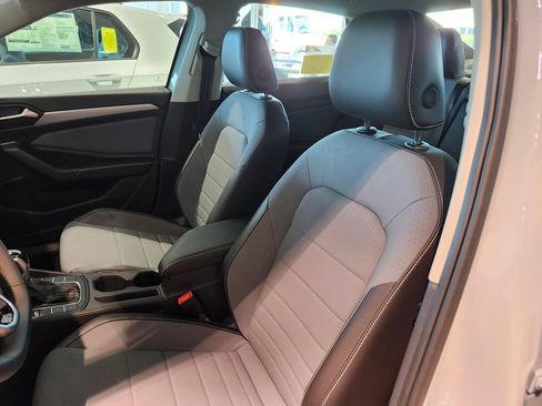 New 2025 Volkswagen Jetta SE image 9