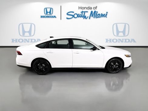 Certified 2025 Honda Accord SE image 2