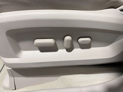 Used 2014 Lincoln MKX FWD w/ Equipment Group 101A image 12