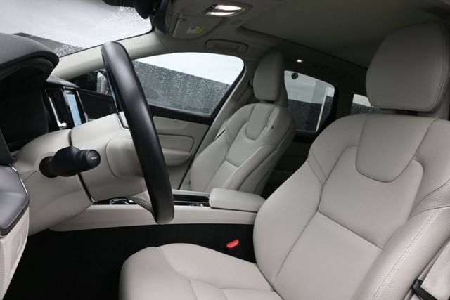 Used 2024 Volvo XC60 B5 Core AWD/4WD image 10
