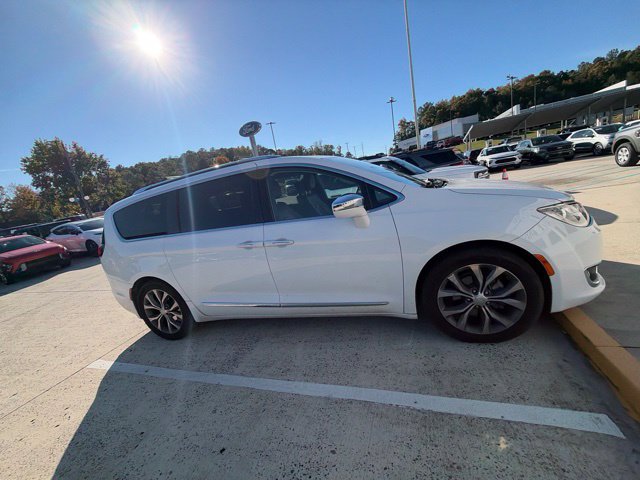 Used 2017 Chrysler Pacifica Limited FWD image 15