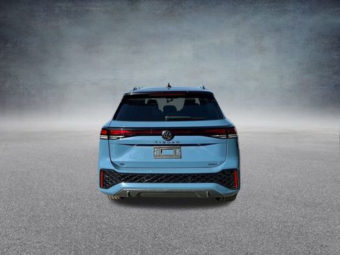 New 2025 Volkswagen Tiguan SE R-Line image 30