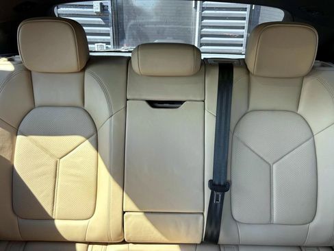 Certified 2022 Porsche Macan S image 38