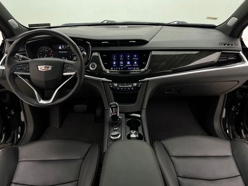Used 2022 Cadillac XT6 Premium Luxury image 2