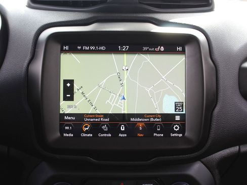 Used 2023 Jeep Renegade Latitude w/ Premium Group image 18