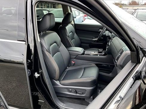 Certified 2025 Nissan Pathfinder SL image 30