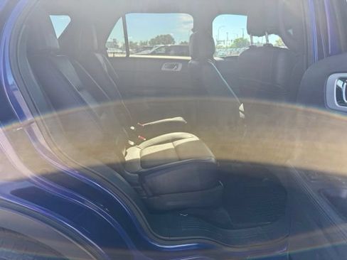 Used 2015 Ford Explorer XLT w/ Equipment Group 202B AWD/4WD image 13