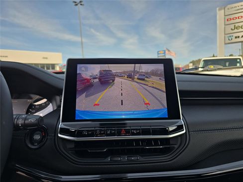 Used 2026 Jeep Compass Limited image 28