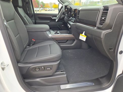 New 2026 GMC Sierra 3500 SLT w/ SLT Premium Package image 7