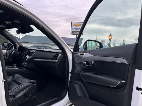 Used 2022 Volvo XC90 T8 R-Design w/ Advanced Package image 12
