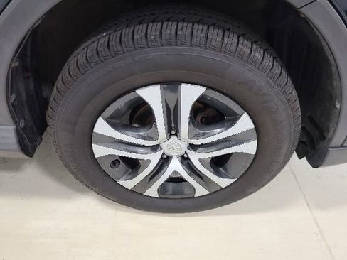 Used 2018 Toyota RAV4 LE w/ All Weather Liner Package FWD image 33
