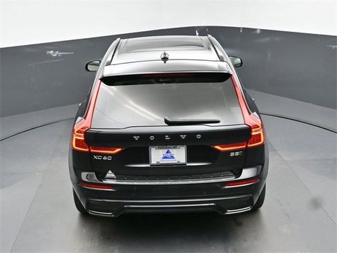Used 2024 Volvo XC60 B5 Plus image 12