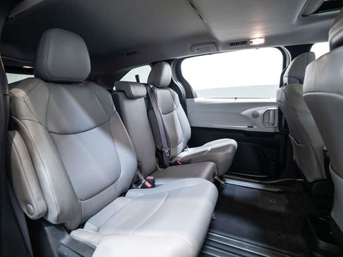 Certified 2025 Toyota Sienna XLE FWD image 36