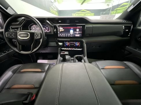 Used 2025 GMC Sierra 1500 AT4 w/ AT4 Premium Package AWD/4WD image 18