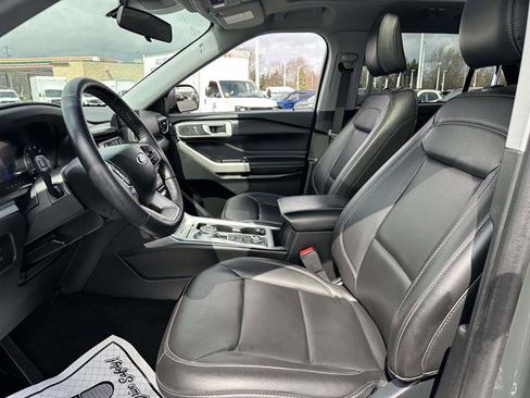 Used 2023 Ford Explorer XLT w/ Equipment Group 202A image 10