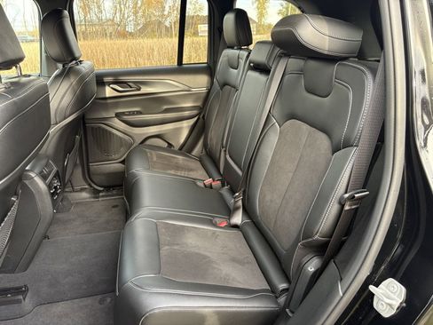 Used 2023 Jeep Grand Cherokee Altitude image 24