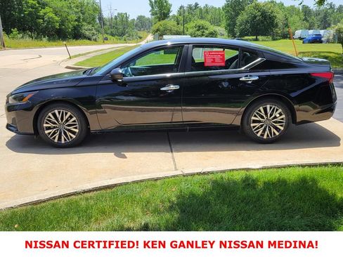 Certified 2025 Nissan Altima 2.5 SV FWD image 6