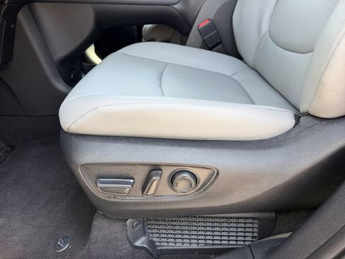 Certified 2025 Toyota Sienna XLE w/ XLE Plus Package AWD/4WD image 17
