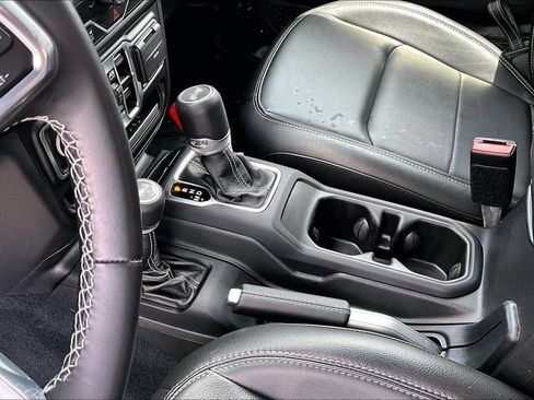 Used 2022 Jeep Wrangler Unlimited Sahara AWD/4WD image 19