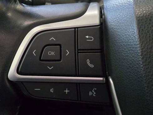 Used 2023 Toyota Highlander LE image 12