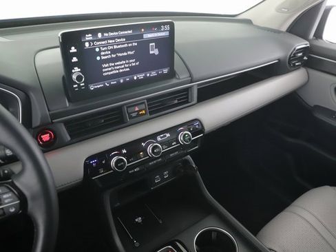 Used 2025 Honda Pilot Elite image 27