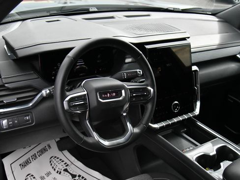 Used 2025 GMC Acadia Elevation image 17