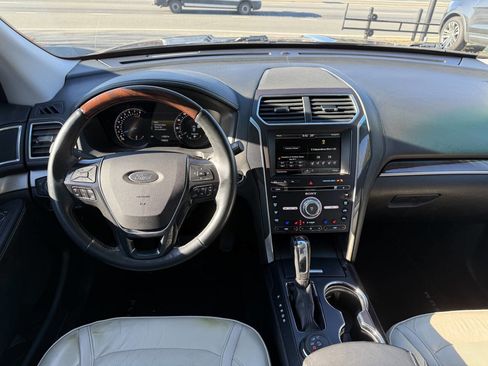 Used 2016 Ford Explorer Platinum image 19