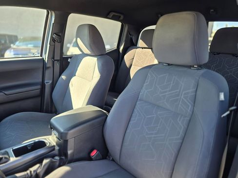 Used 2017 Toyota Tacoma TRD Sport image 17