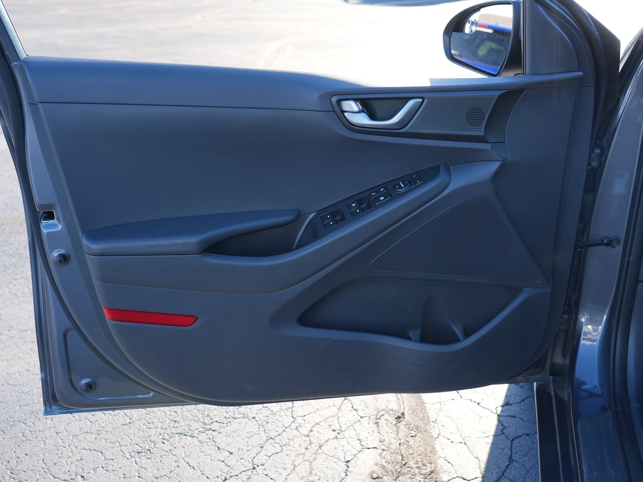 Used 2018 Hyundai Ioniq Blue FWD image 14
