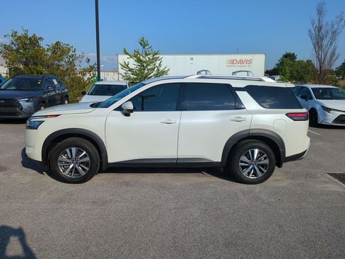 Certified 2024 Nissan Pathfinder SL FWD image 7