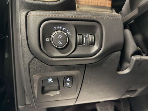 Used 2022 RAM 1500 Limited w/ Bed Utility Group image 25