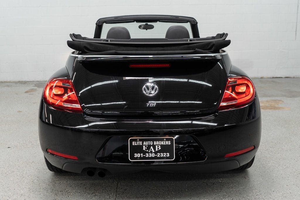 Used 2013 Volkswagen Beetle TDI FWD image 3