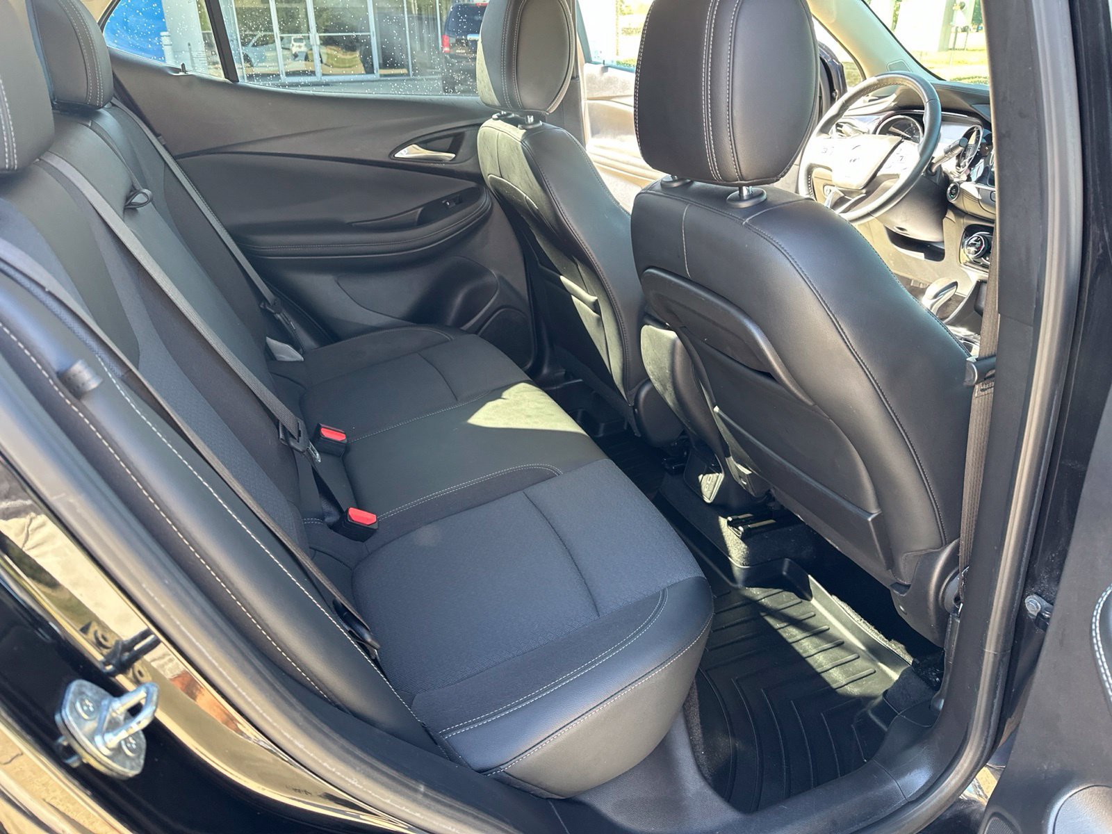 Used 2022 Buick Encore GX Select w/ Sport Touring Package FWD image 28