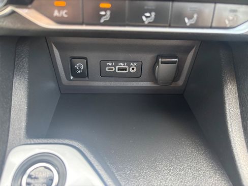 Used 2024 Nissan Sentra SV FWD image 22