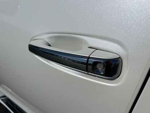 Used 2021 Lexus GX 460 Luxury w/ Accessory Package AWD/4WD image 25