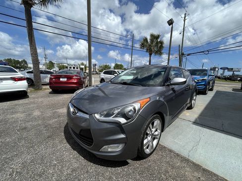 Used 2017 Hyundai Veloster Value Edition image 5