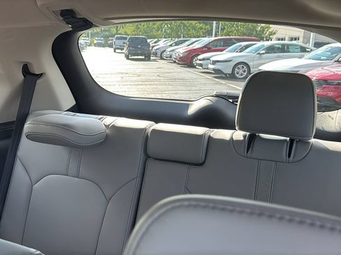 Used 2025 Honda Pilot Touring image 29