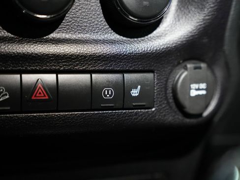 Used 2016 Jeep Wrangler Unlimited Sahara AWD/4WD image 26