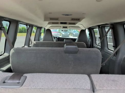 Used 2017 Chevrolet Express 2500 LT w/ LT Preferred Equipment Group RWD image 6