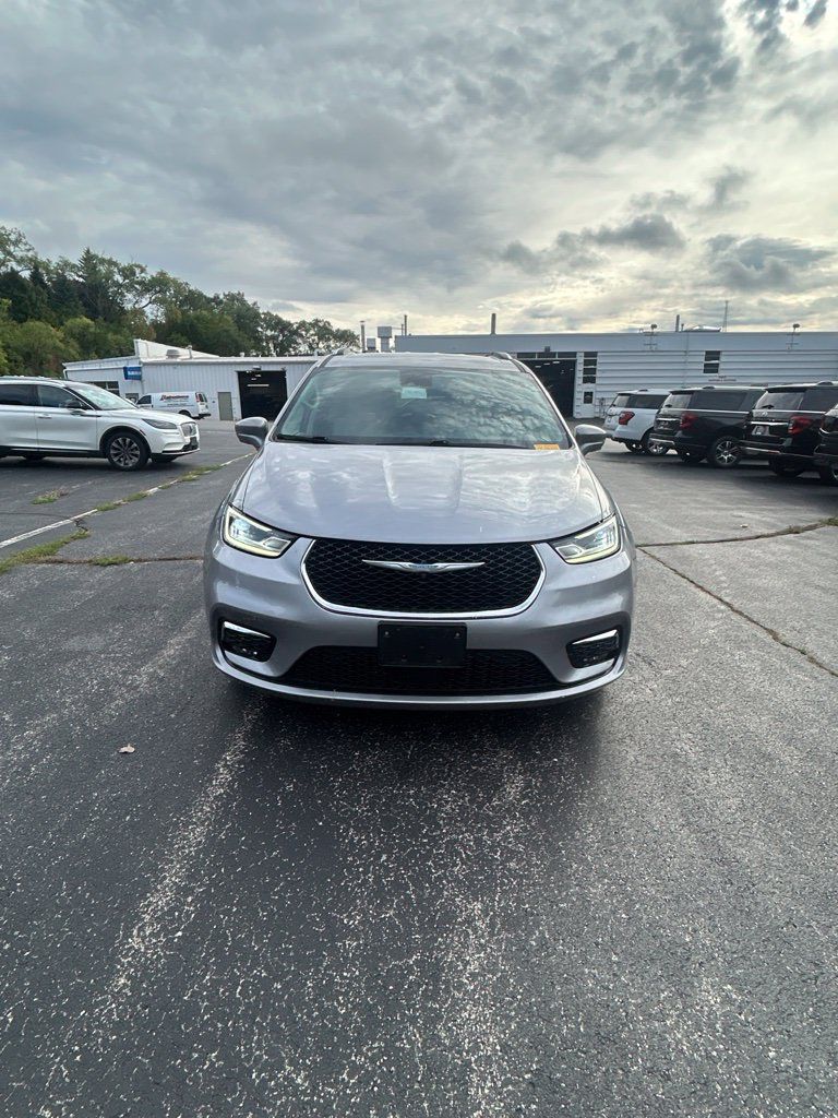 Used 2021 Chrysler Pacifica Touring-L FWD image 19