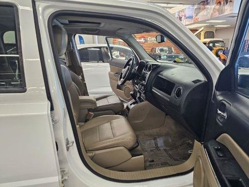 Used 2014 Jeep Patriot Limited w/ Sun/Sound Group AWD/4WD image 10